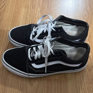 Vans Men's Black and White Sneakers